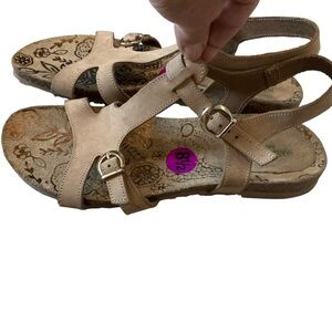 Massimo caponi Made in Italy women’s sandals flats beige leather 8.5 straps